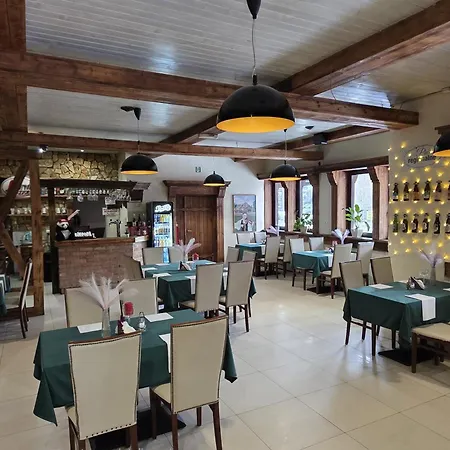 Gosciniec Jurajski * Zarki